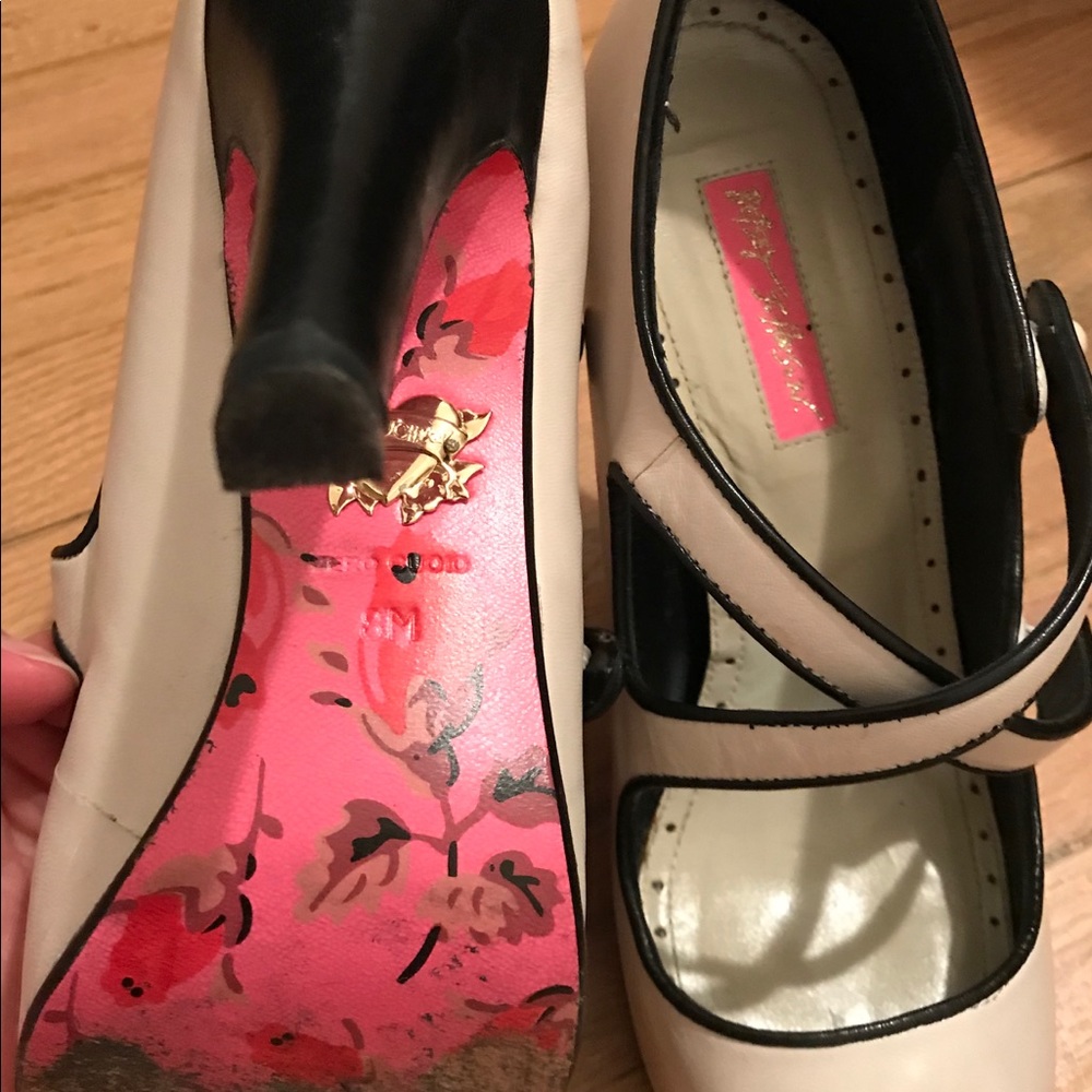 Shoes - Picture 5 of 5